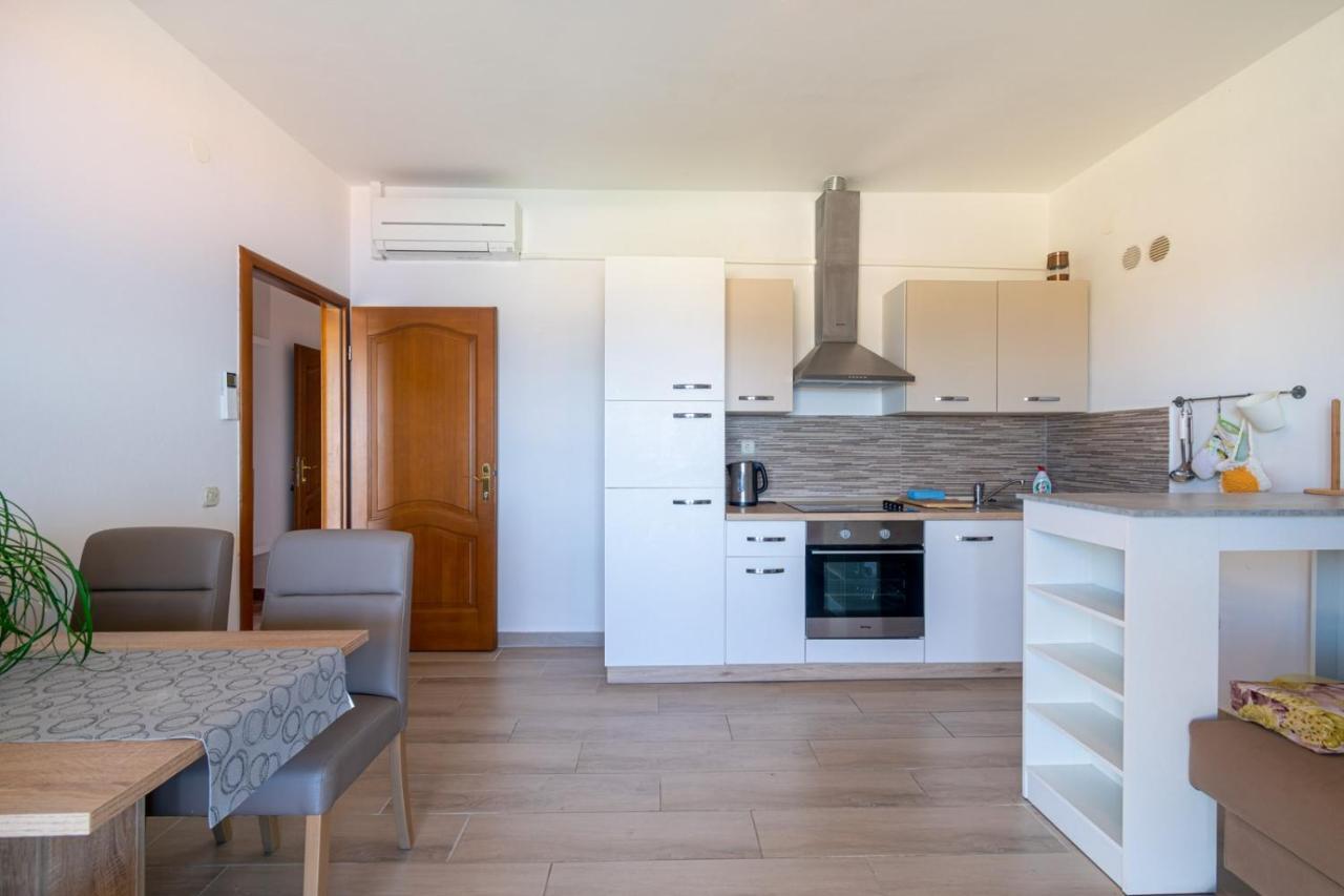 Apartments By The Sea Lun, Pag - 19358 룬 외부 사진